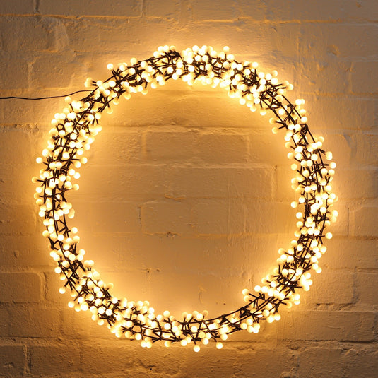 60cm Warm White Berry Wreath - 700 LEDs