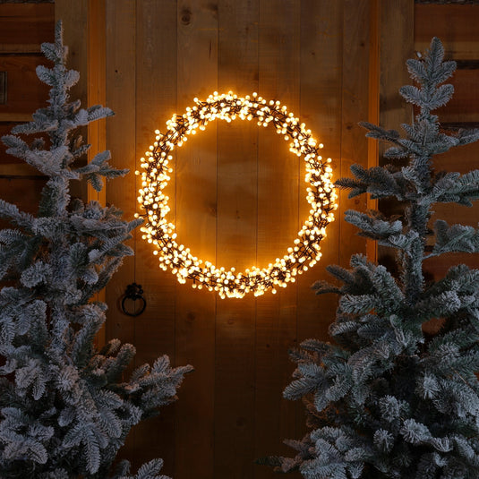 45CM Warm White Berry Wreath 550 LEDS
