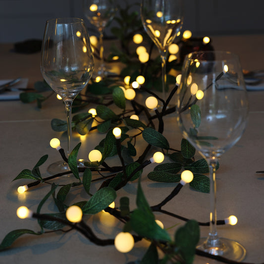 1.8m Berry & Mistletoe Branch Garland – Warm White
