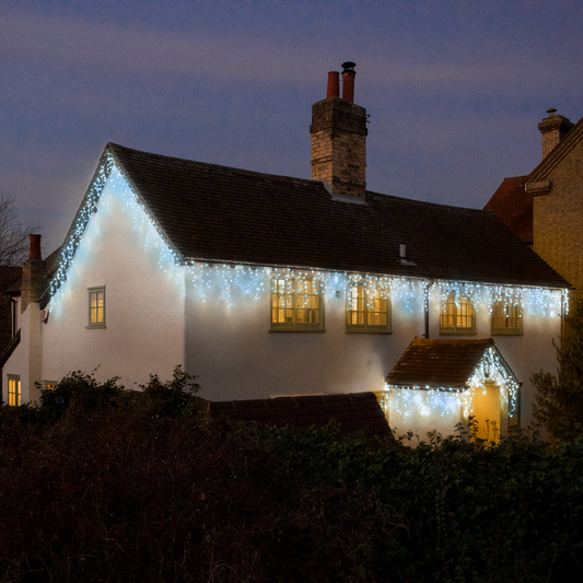 10M White/Ice Blue Snowing Icicles With White Cable - 480 LEDS